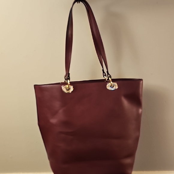 Red and Gold Shoulder Bag with Leather Finish #CL - Picture 7 of 9